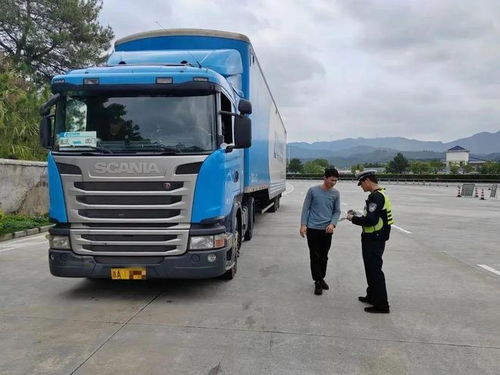 賀州交警“治防宣”三箭齊發(fā)，擰緊道路運(yùn)輸“安全閥”守護(hù)“平安貨運(yùn)”